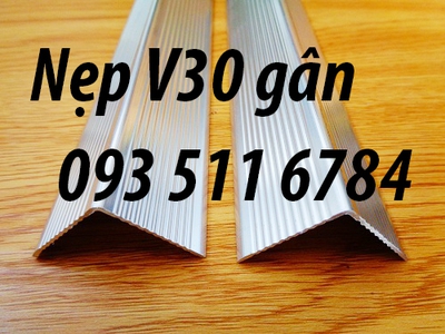 Nẹp nhôm nẹp inox cầu thang chống trượt Nẹp V cẩu thang 3