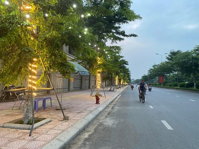 Bán shophoues 3 tầng 1 tum, trục đường 40m liên tỉnh,vìa hẻ 6m dự án sát với vinhome cổ loa, tiềm 0