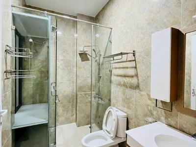 Nhà 3 lầu 4pn 5wc khu vip, sạch đẹp, máy lạnh, ngay chung cư picity 2