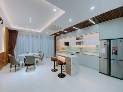 Nhà phố cổ linh 40/45m2, 7 tầng, mặt tiền 5.3m, 14.2 tỷ long biên. mặt vườn hoa, ô to ngủ 2 chiếc 0