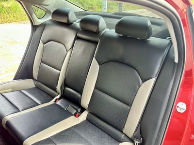 Chính Chủ Cần Bán Xe Kia Luxury 2022 Đỏ Rực Rỡ 1