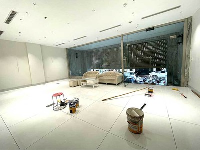 Cho Thuê Tòa Văn Phòng 8 Tầng Phố Trần Duy Hưng. DT 105m2, Mt 9.3m. Giá 140tr/th 2