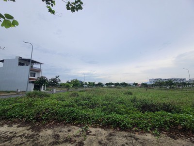 Khu đô thị fpt gần 5 phút đi bộ ra  đại học fpt đà nẵng lô đất 102m2 ngang 6m, đường 7,5m giá chỉ 1