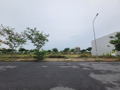Khu đô thị fpt gần 5 phút đi bộ ra  đại học fpt đà nẵng lô đất 102m2 ngang 6m, đường 7,5m giá chỉ 2