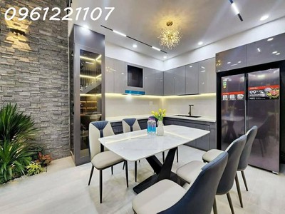 Nhà 1 trệt 1 lầu cần tìm chủ mới sổ riêng đã có thổ cư 1