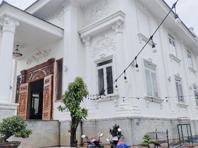 Biệt thự 3 tầng - hơn 600m2, ngang khủngg 20m - mặt tiền đường thạnh lộc quận 12 - thiết kế sang 0