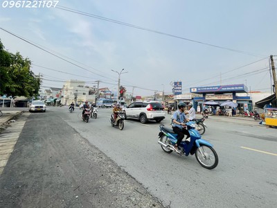 Nhà 1 trệt 1 lầu cần tìm chủ mới sổ riêng đã có thổ cư 2