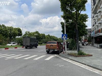 Bán đất mặt phố hồng tiến, sầm uất nhất phố, xây tòa nhà vip, 82m mt7m,23 tỷ 0