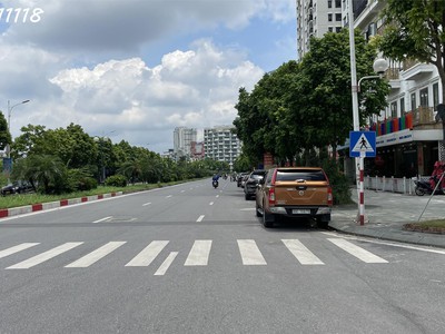 Bán đất mặt phố hồng tiến, sầm uất nhất phố, xây tòa nhà vip, 82m mt7m,23 tỷ 2