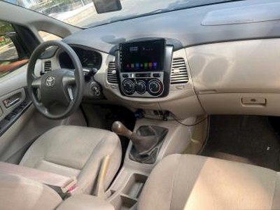 Cần bán Toyota Innova E 2014 6