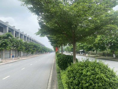 Cs tháng ngâu nhận quà thật ngầu rinh nhà ngay thôiiiiii . nhà mặt phố nguyễn văn cừ từ sơn - lh 1