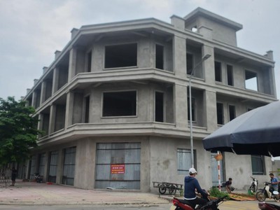 Cs tháng ngâu nhận quà thật ngầu rinh nhà ngay thôiiiiii . nhà mặt phố nguyễn văn cừ từ sơn - lh 0