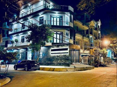 Chính chủ cần bán gấp nhà hẻm lớn diện tích 182m2. 4 lầu thang máy đường Thành Thái Quận 10 0