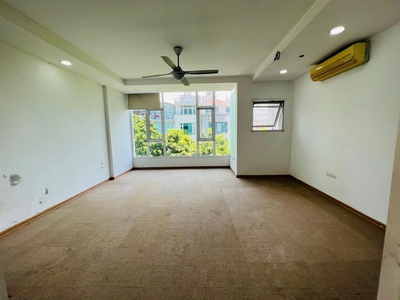 Cho thuê nhà mặt đường Trần Kim Xuyến, Yên Hòa, Cầu Giấy 90m x 5T giá 55tr, vỉa hè rộng 0