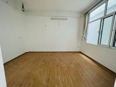 Cho thuê nhà mặt đường Trần Kim Xuyến, Yên Hòa, Cầu Giấy 90m x 5T giá 55tr, vỉa hè rộng 1