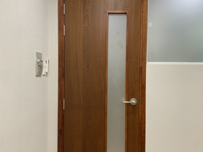 Thay đổi cửa gỗ công nghiệp cho phòng làm việc 1