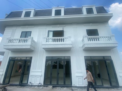 Bán nhà mặt tiền 1 trệt 1 lầu 4