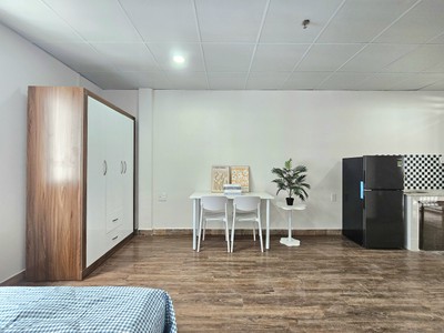Cho thuê căn hộ dịch vụ mặt tiền quận 7 full nội thất 4