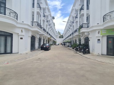 Nhà đẹp, nội thất cao cấp, sẵn sàng vào ở tại tây ninh 3