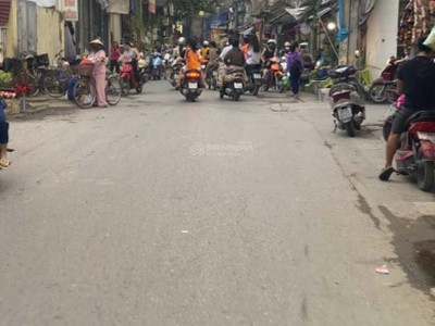 Cần bán nhà 4 tầng 60m, ô tô tránh  kinh doanh sầm uất, khu vực  đồng bộ trung tâm thanh trì giá 1