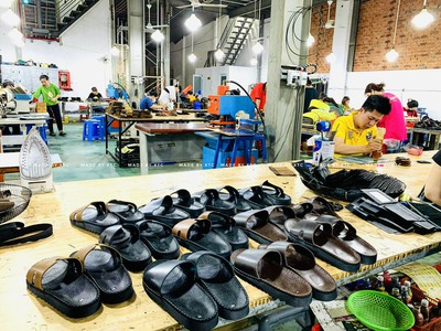 Xưởng sản xuất dép da giá tận xưởng 0