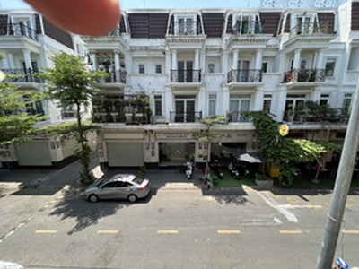 Cho thuê mặt bằng tầng trệt mặt tiền đường số 7 kdc ctyland center hill... 0
