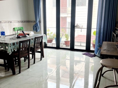 Bán nhà đường lê văn chí, thủ đức -  3 tầng, đường xe tải tránh, gần trường đh spkt - 3pn, khu dân 2