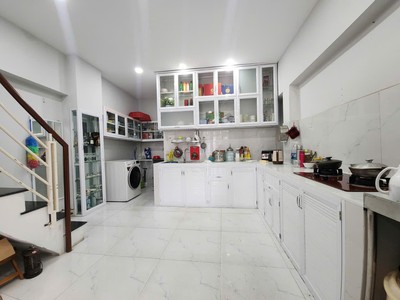 Q7 lâm văn bền 40m2 nhỉnh 4 tỷ ,nhà đẹp ở ngay , gần trường học các cấp, gần nhiều chợ , cửa hàng 2