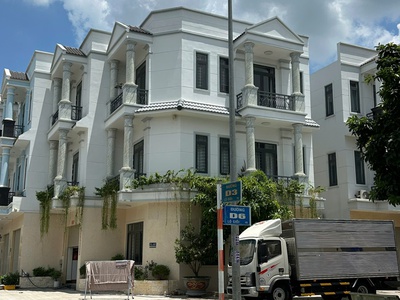 Bán nhà 2 mặt tiền ngay chợ Tân Uyên Bình Dương 1