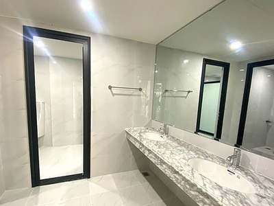 Bán Tòa Văn Phòng VIP 8 Tầng MP Dịch Vọng Hậu. Vị Trí Lô Góc. DT 300m2.Gía 215TY 5
