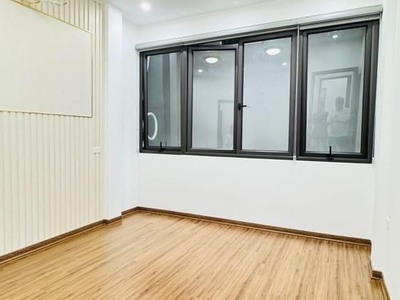 6 tỷ siêu phẩm  bồ đề  long biên ngõ to thoáng ba gác chạy thẳng vào nhà rất gần ô tô tránh và gần 2