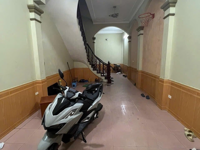 Cho thuê nhà ngõ ô tô Ngụy Như Kon Tum, Thanh Xuân 50m x 5T giá 35tr, kinh doanh tấp nập 1