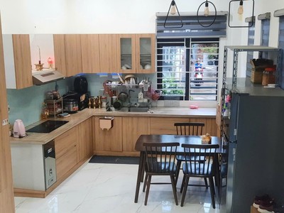 3 tầng, 2 mặt kiệt ô tô, ngang 7m, gần bến xe, chỉ 3.x 2