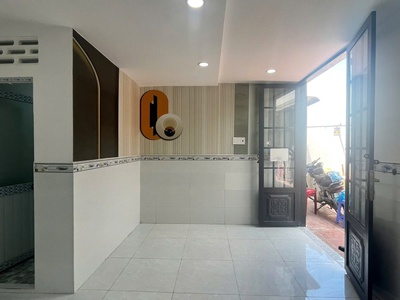 Bán nhà giá rẻ  cho anh chị em có tài chính thấp ngay quốc lộ 50 nằm ngay trung tâm 3