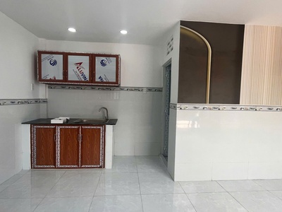 Bán nhà giá rẻ  cho anh chị em có tài chính thấp ngay quốc lộ 50 nằm ngay trung tâm 2