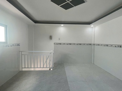 Bán nhà giá rẻ  cho anh chị em có tài chính thấp ngay quốc lộ 50 nằm ngay trung tâm 4