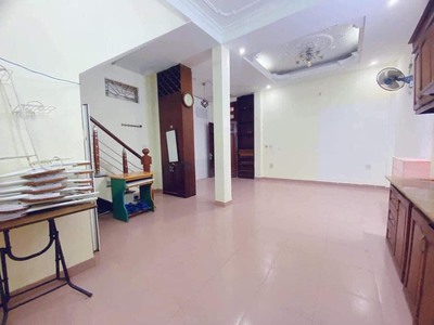 Cho ở nhóm sinh viên 7 - 8 người nhà đường láng, 40m2, 4 tầng, 4 ngủ, 15 triệu, đủ đồ 0