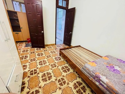 Cho ở nhóm sinh viên 7 - 8 người nhà đường láng, 40m2, 4 tầng, 4 ngủ, 15 triệu, đủ đồ 3