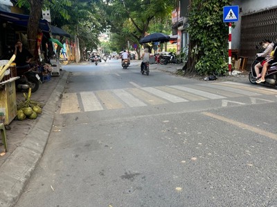 Bán nhà 104m mặt phố xuân đỉnh , đường ô tô, kd, vị trí hiếm, bán gấp 4