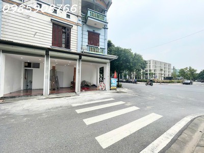 Cho thuê cửa hàng, văn phòng ngã tư phố vũ đức thận, việt hưng, long biên 0