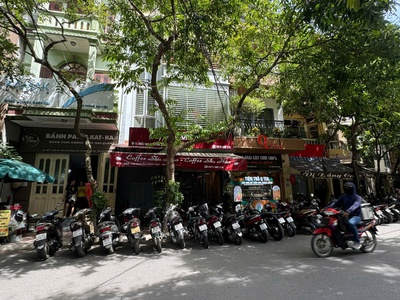 Sang nhượng quán cafe ở nguyễn ngọc nại, khương mai, thanh xuân, hà nội. 1