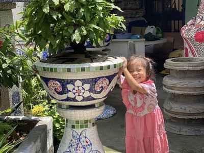 Chậu hoa dán miễng sành - chậu khảm sành sứ - nghệ nhân dán miễng sành sứ ,khảm miễng 4