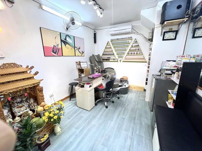 Sang nhượng gấp cửa hàng nail đối diện số 182 phố nguyễn văn tuyết, hà nội 2