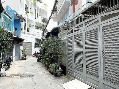 Hẻm xe hơi đỗ cửa - cách mặt tiền 2 căn - 30m - 4 tầng - nhỉnh 5 tỷ - nguyễn thượng hiền - bình 4