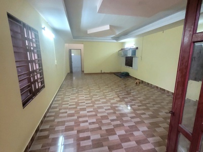 Nhà rộng rãi ngay chợ vườn lài, ở và làm kho thì tuyệt vời 0
