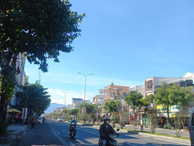 Bán gấp nhà 2 tầng mt tôn đức thắng, ngay chợ hòa khánh, ngã 3 âu cơ 3