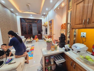 Bán nhà đường lạc long quân, vị trí đẹp, ngõ rộng 0