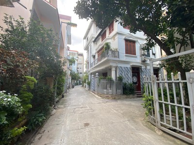Bán nhà phố trần quốc hoàn cầu giấy, vị trí đẹp, giá tốt 0
