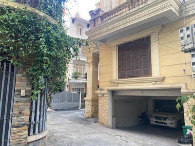Bán nhà phố trần quốc hoàn 60m thông thoáng , đẹp 1