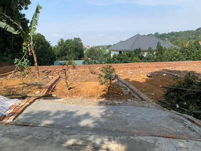 Ngay cuối đường đôi tt chúc sơn  - 40m đất và 51,3m sẵn sổ đỏ  - đường ô tô vào  -cách ql6 chỉ 700m 1